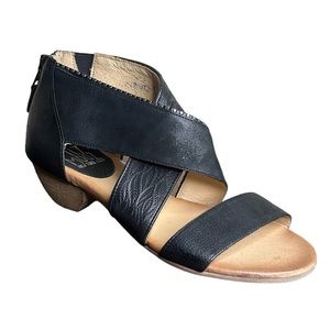 MIZ MOOZ Sandal Black Leather Back Zip Closure Cross Straps Size 40/US 8